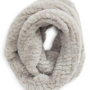 NWT Faux Fur Infinity Scarf JOCELYN in Light Grey - One size